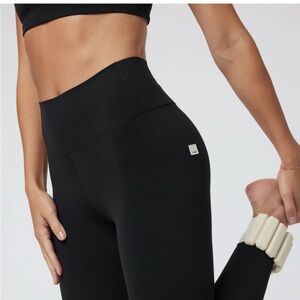 Vuori Black Leggings High-Waisted Sleek Design